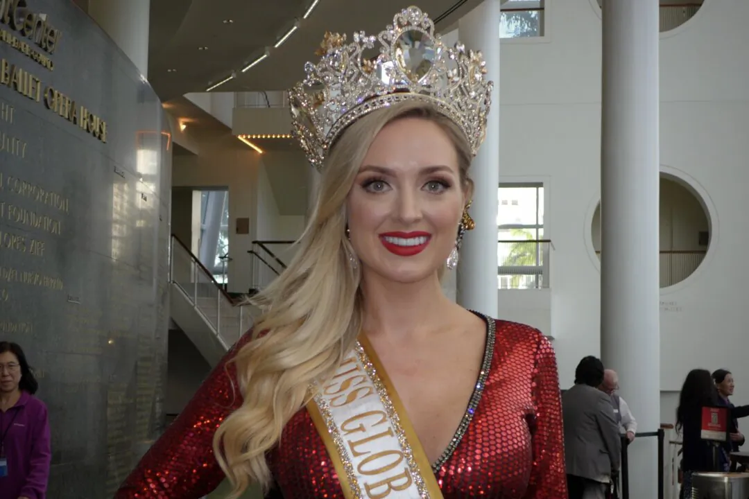 Miss Global USA 2024 Lindsay Becker attended Shen Yun Performing Arts at the Adrienne Arsht Center for the Performing Arts in Miami, Florida on Feb. 24, 2024. (Linda Li/The Epoch Times)