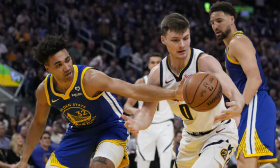 Nikola Jokic Has 3rd Straight Triple-Double to Help Nuggets Beat Warriors, 119–103