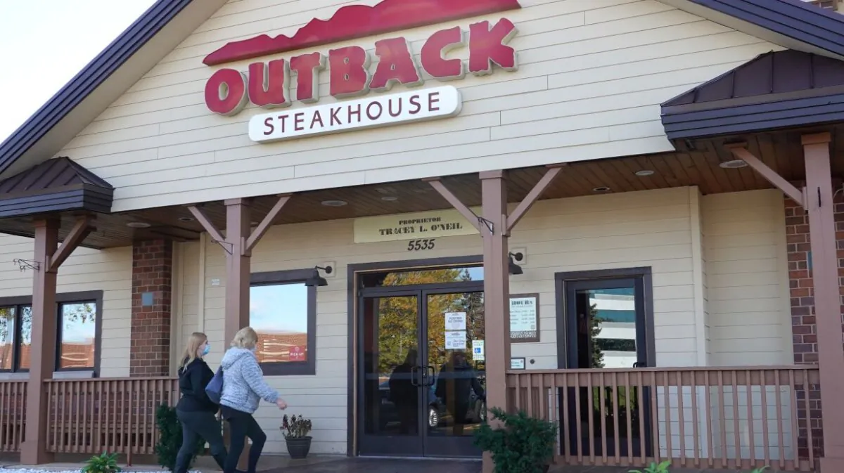 Customers arrive at an Outback Steakhouse restaurant on November 02, 2021 in Skokie, Illinois. (Scott Olson/Getty Images)