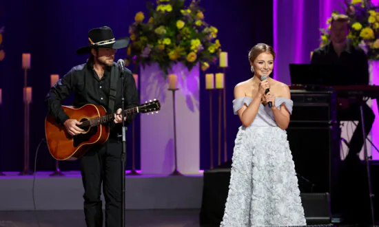 Loretta Lynn’s Granddaughter, Emmy Russell, Nails Audition for ‘American Idol’