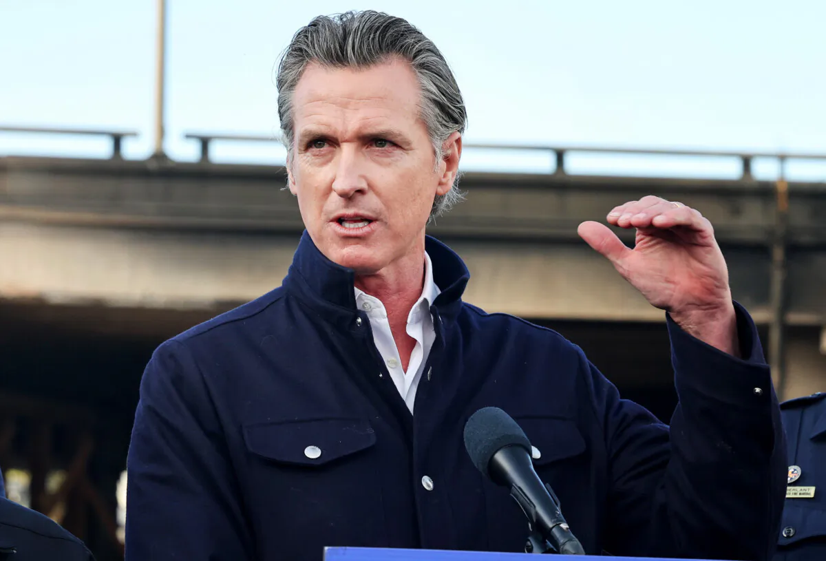 California Gov. Gavin Newsom (C) speaks at a press conference near the closed I-10 elevated freeway following a large pallet fire, in Los Angeles  on Nov. 13, 2023. (Mario Tama/Getty Images)