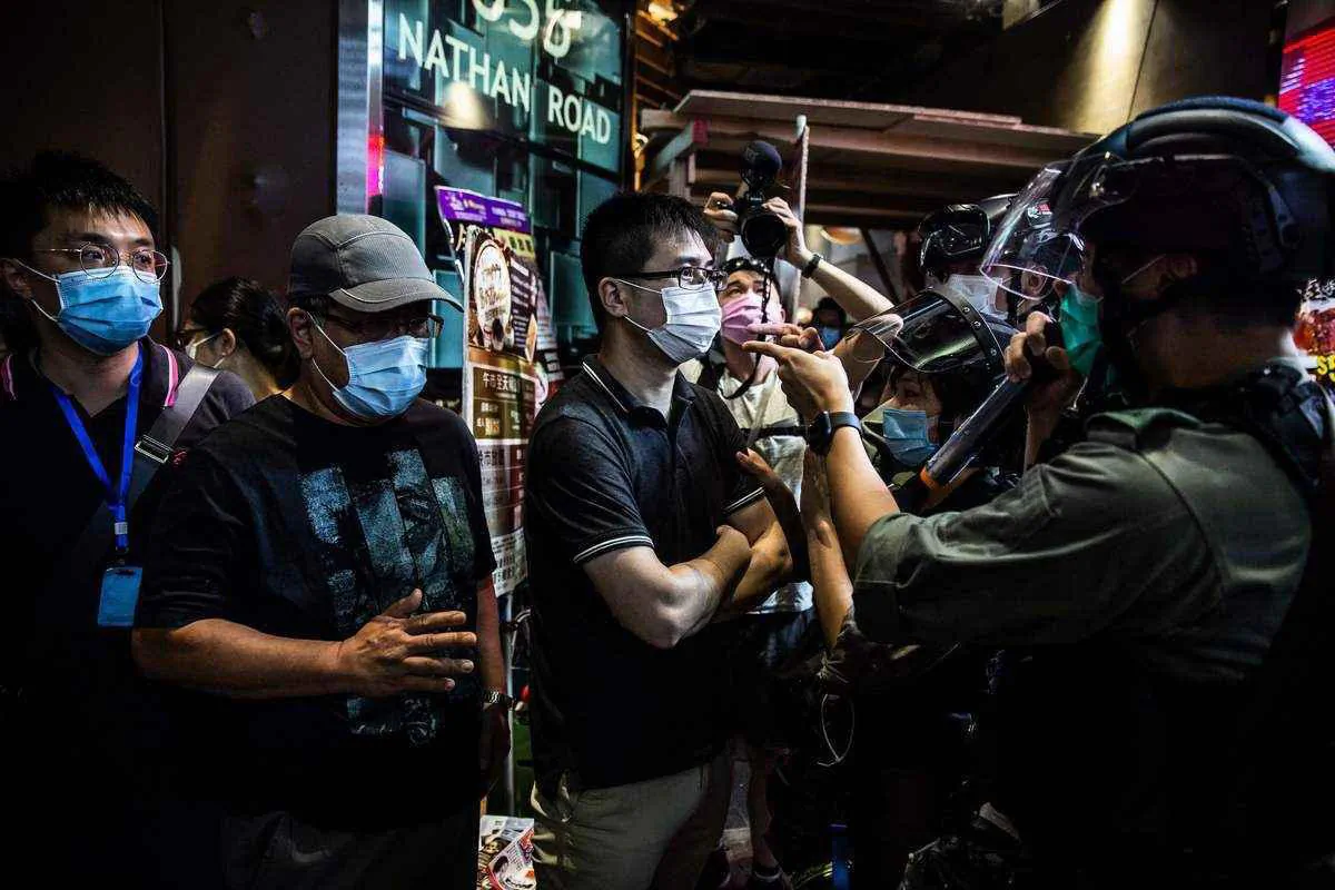 On June 12, 2020, the anniversary of the "anti-extradition law" conflict in Hong Kong, a protester (L3) and a police officer (R1) argued during a clearance operation by the police in Mong Kok. (Isaac Lawrence/AFP via Getty Images)