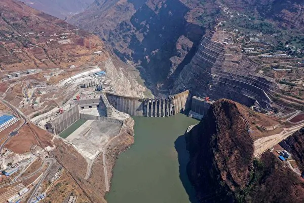 The construction site of the Baihetan Hydropower Station on the main stream of the Jinsha River in China on April 22, 2021. (STR / AFP)