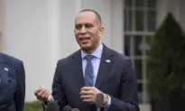 Jeffries Says GOP ‘Chaos’ Gives Democrats Effective Majority