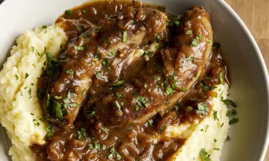 Enjoy a Taste of Irish Pub Fare With Bangers and Mash on St. Paddy’s Day
