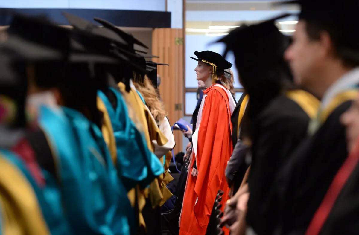 Actor Cate Blanchett at Macquarie University where she addressed Macquarie University graduates, in Sydney, Australia, Sept. 25, 2014. (AAP Image/Dean Lewins)