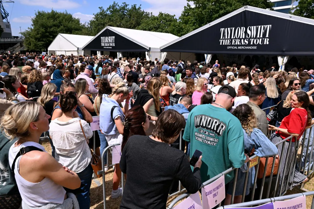 Fans of US singer Taylor Swift, also known as Swifties, queue for merchandise at the Melbourne Cricket Ground (MCG) ahead Swift's three shows in Melbourne on February 16, 2024. Taylor Swift is playing to 260,000 fans over three concerts in Melbourne starting February 16 as part of her Eras World Tour. (Photo by William WEST / AFP)