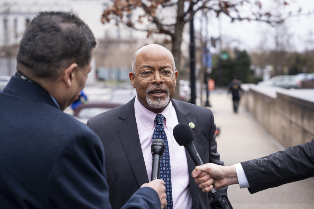 REPLAY: Ivey Holds Press Conference on War Powers
