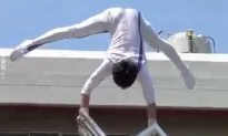 Chinese Street Performers Show Astonishing Skills