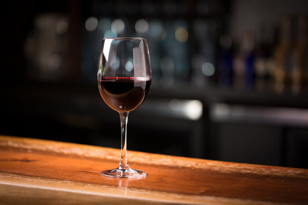 🎧Health Brief Any Amount of Alcohol Could Harm the Brain, Early