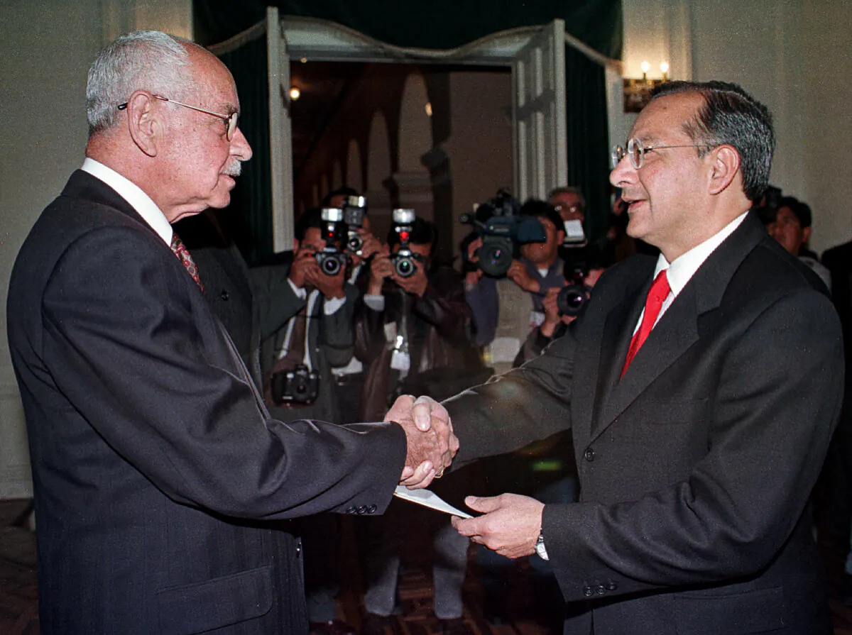 Bolivian President Hugo Banzer shakes hands with Victor Manuel Rocha (R), the U.S. Ambassador to Bolivia, during a ceremony in the Goverment Palace in La Paz, Bolivia, on Aug. 3, 2000. (Reuters)