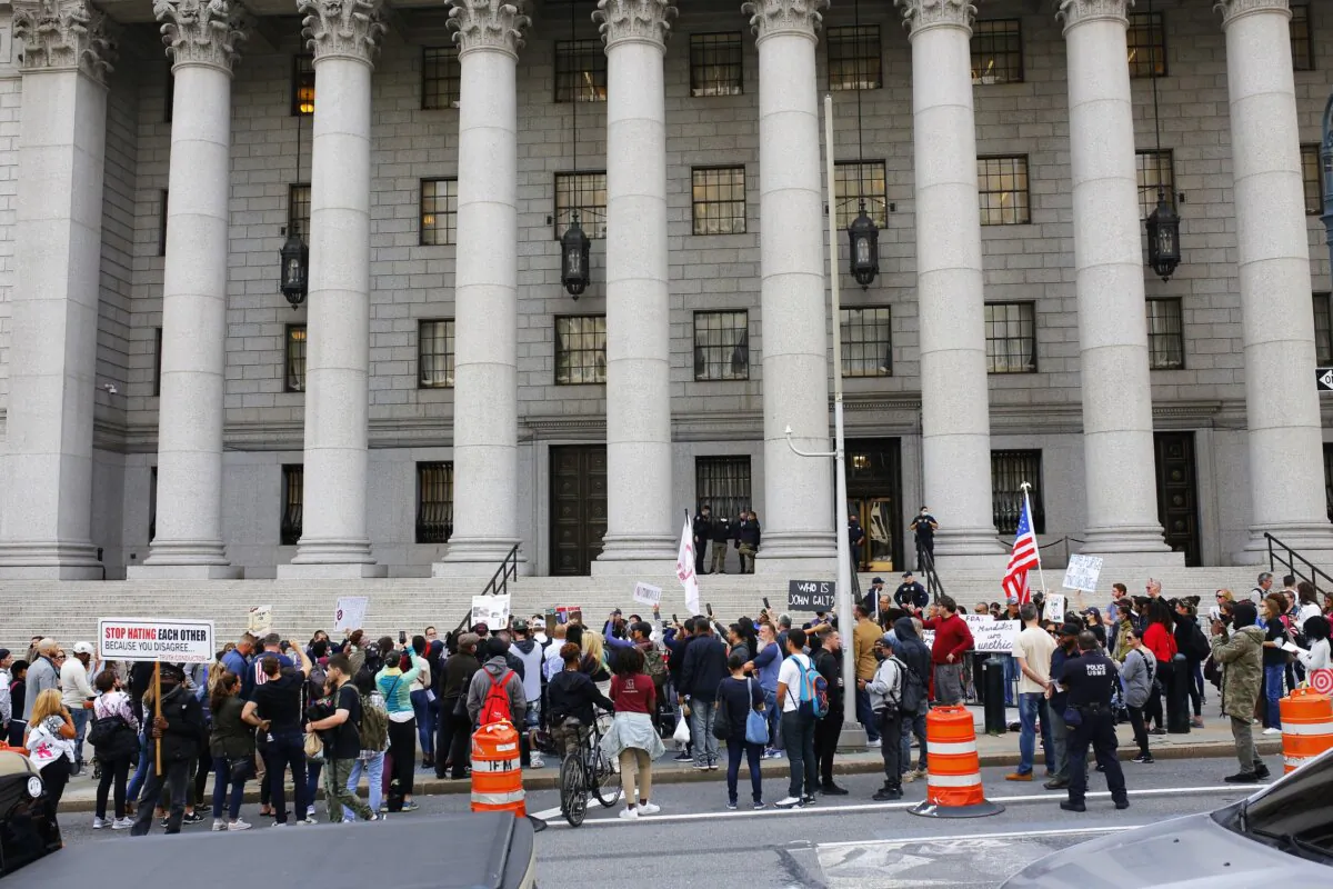 People hold a rally in support of a group of 10 teachers fighting enforcement of the coronavirus (COVID-19) vaccine mandate for public school employees at Thurgood Marshall United States Courthouse in New York on Oct. 12, 2021. (Michael M. Santiago/Getty Images)