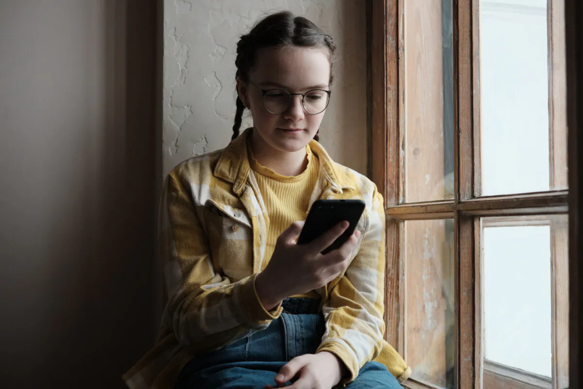 With its curated feeds, social media is notorious for its deceptive veneer. (MementoJpeg/Getty Images)