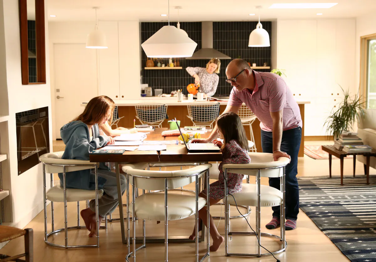 A father helps his daughter with schoolwork at home in San Anselmo, Calif., on March 18, 2020. (Ezra Shaw/Getty Images)