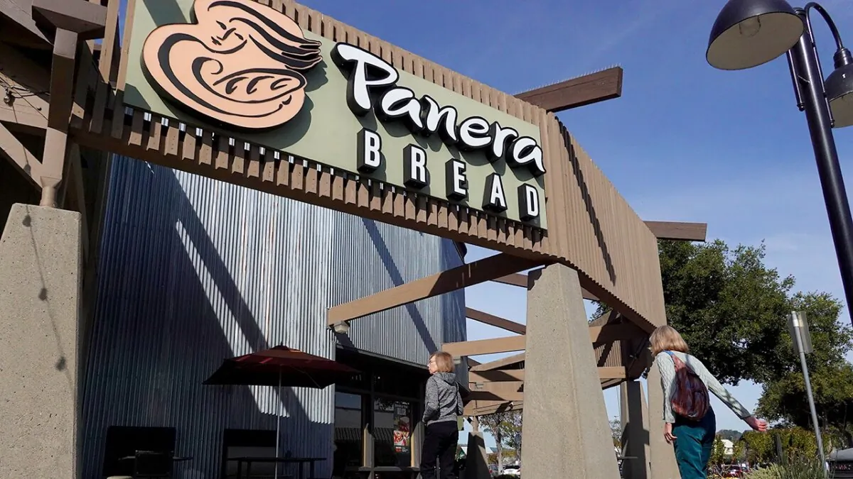 Customers enter a Panera Bread restaurant in Novato, Calif., on Nov. 1, 2023. (Justin Sullivan/Getty Images)