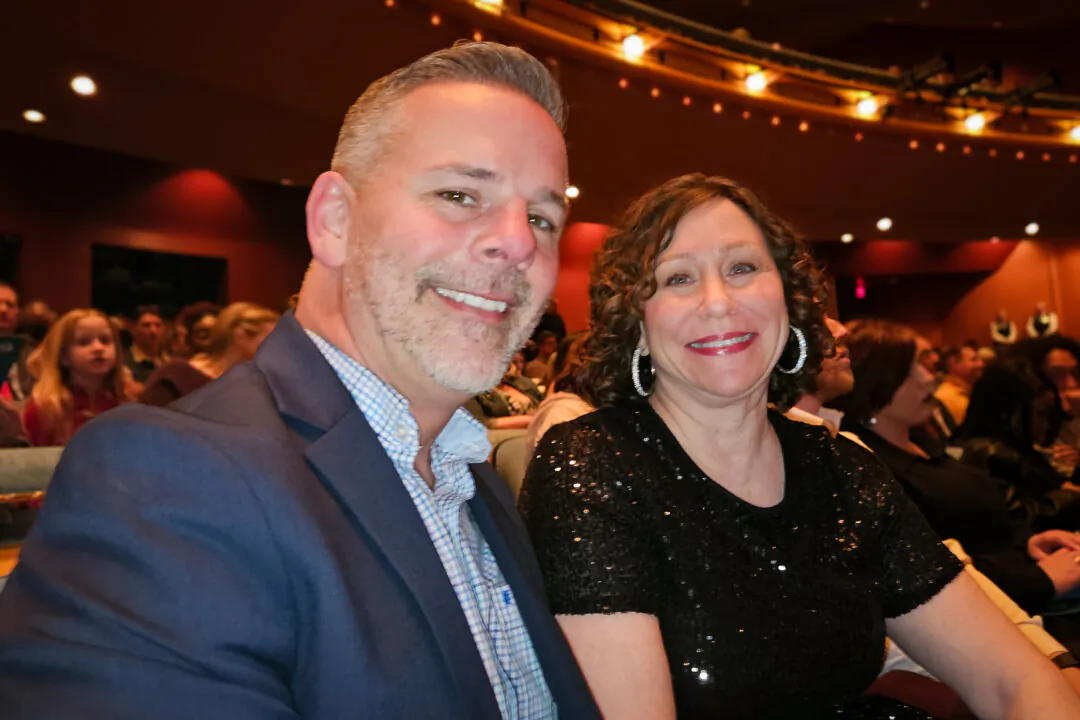 Chris Porzel, a business manager, and his wife Erin watch Shen Yun Performing Arts at the Aronoff Center for the Arts in Cincinnati, Ohio, on March 2, 2024. (Charlie Lu/The Epoch Times)