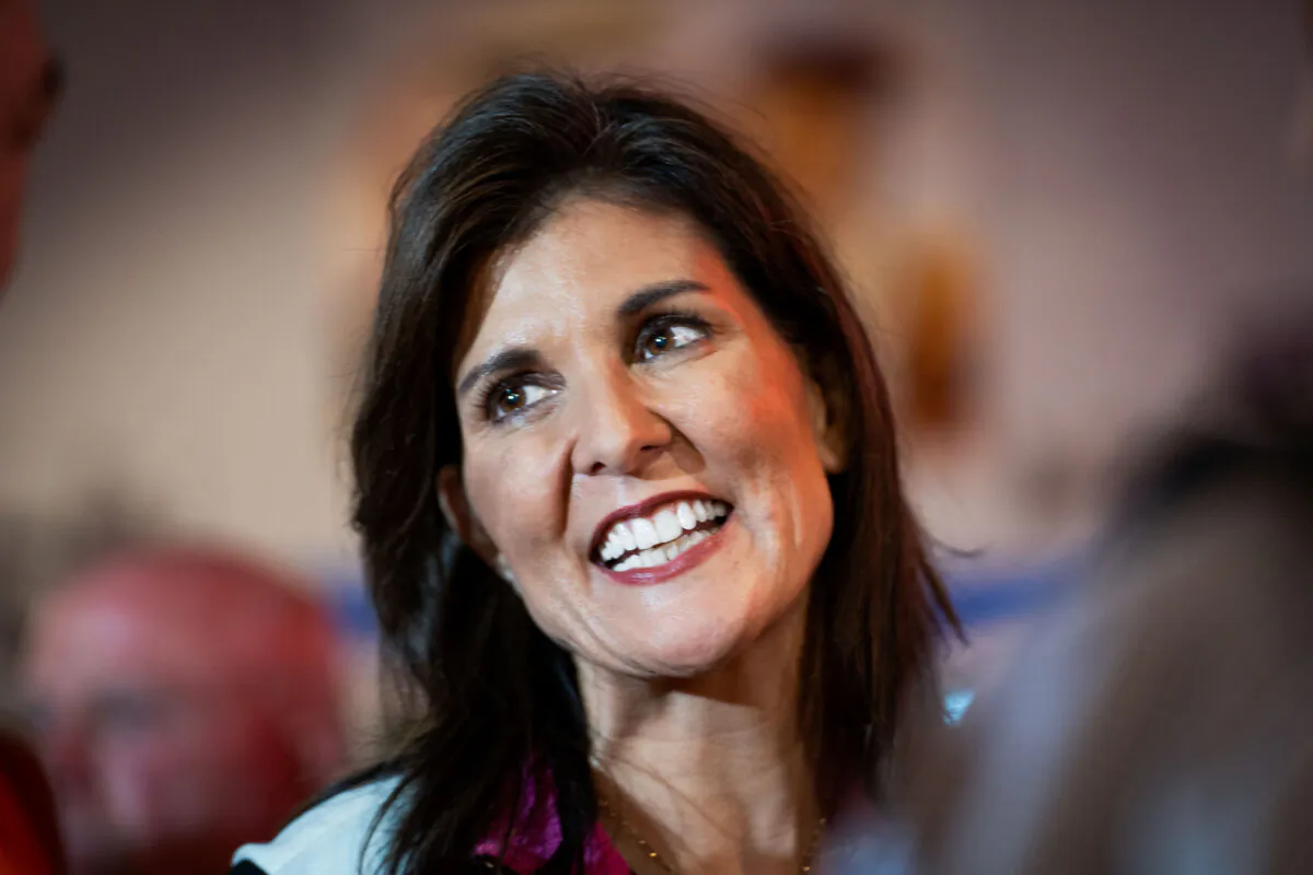 Republican presidential candidate and former U.N. Ambassador Nikki Haley meets with supporters after a campaign event in Hilton Head Island, S.C., on Feb. 1, 2024. (Madalina Vasiliu/The Epoch Times)