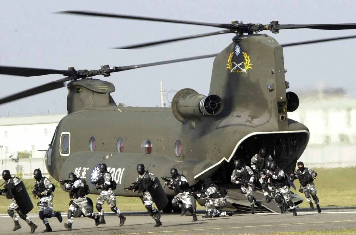 A Taiwanese special operations unit jump from a U.S.-made CH-47SD helicopter at Kuijen army base during an anti-terrorism exercise on Jan. 6, 2004. (Sam Yeh/AFP via Getty Images)