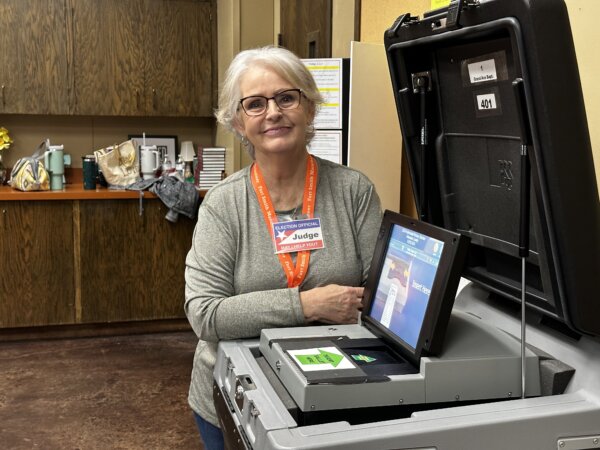 Linda Arnold, an election judge, in her polling location at Grand Avenue Baptist Church in Fort Smith, Ark., on March 5, 2024 (Savannah Pointer/Epoch Times) 