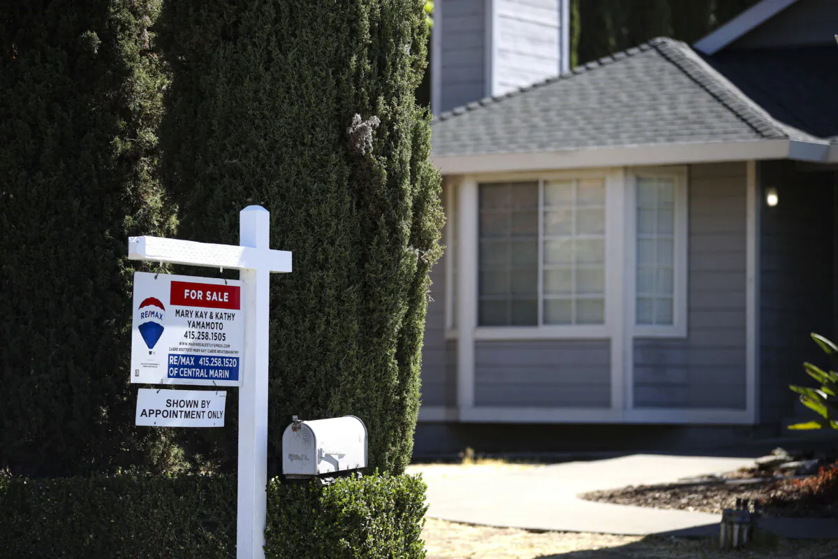 A sign is posted in front of a home for sale in San Rafael, Calif., on Sept. 28, 2021. (Justin Sullivan/Getty Images)