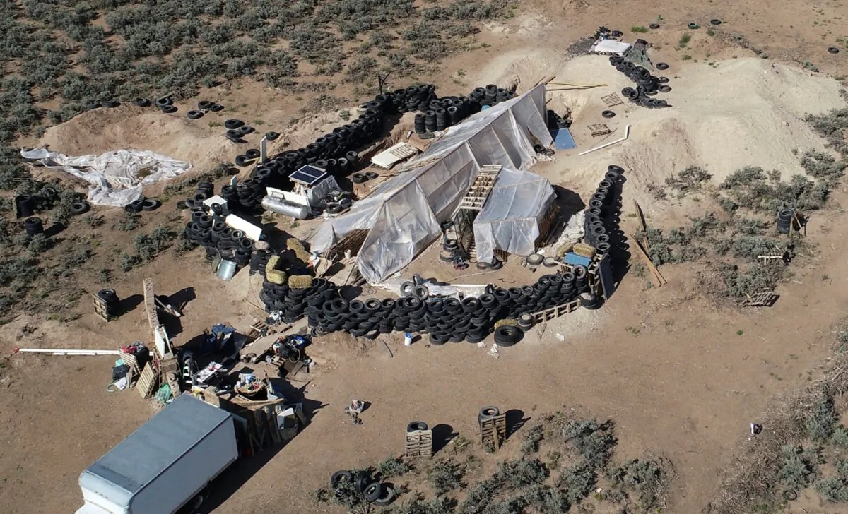 A ramshackle compound in the desert area of Amalia, N.M., on Aug. 10, 2018. (Brian Skoloff/AP Photo)
