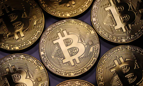 Bitcoin Falls to $61,193 as US Dollar Strengthens
