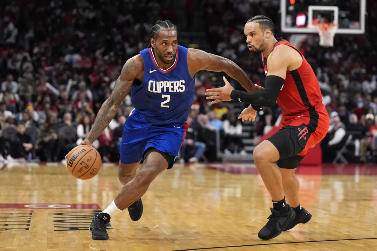 Houston Rockets' Dillon Brooks (R) defends against Los Angeles Clippers' Kawhi Leonard (2) during the second half of an NBA basketball game in Houston on March 6, 2024. (David J. Phillip/AP Photo)