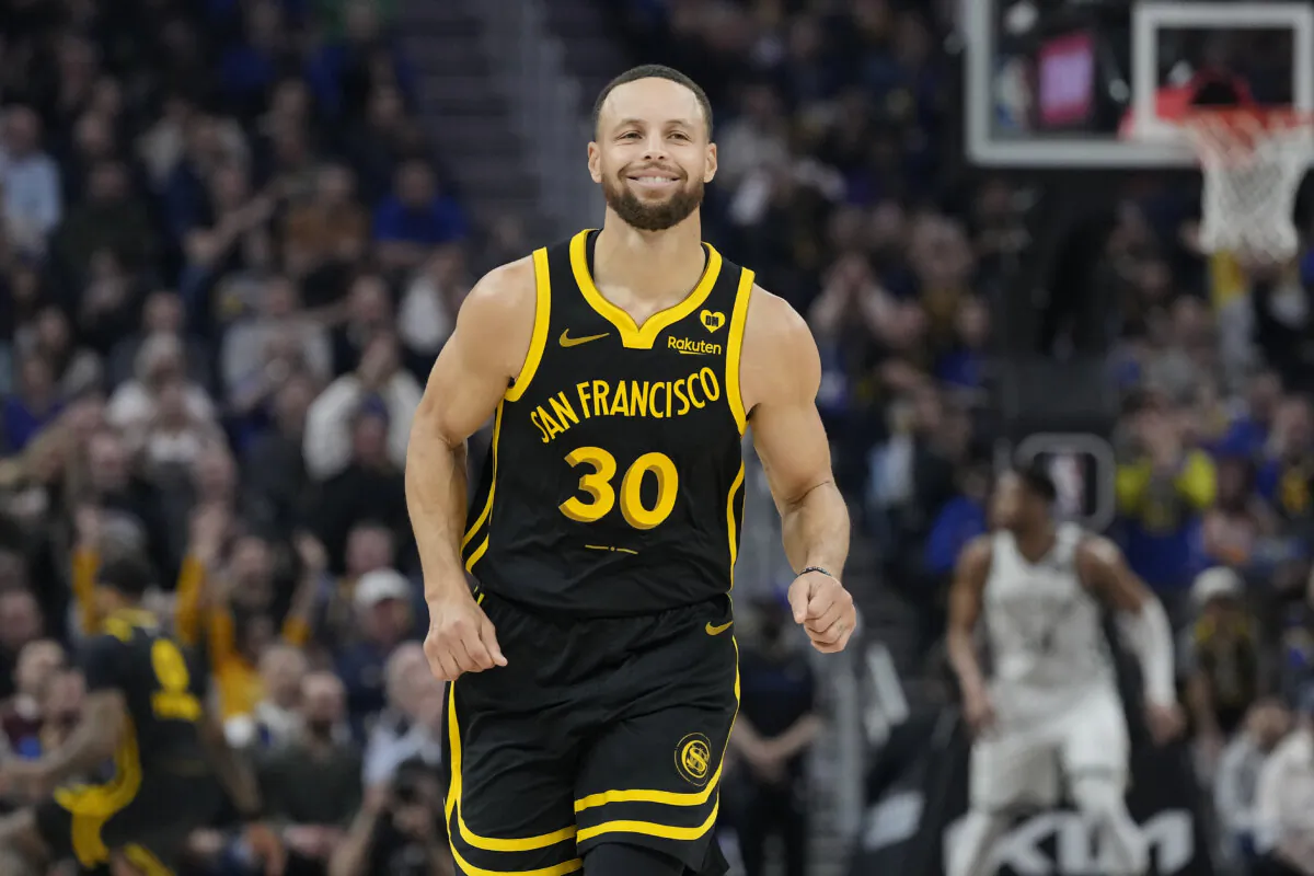 Golden State Warriors guard Stephen Curry smiles after making a 3-point basket against the Milwaukee Bucks during the first half of an NBA basketball game in San Francisco, on March 6, 2024. (Jeff Chiu/AP Photo)