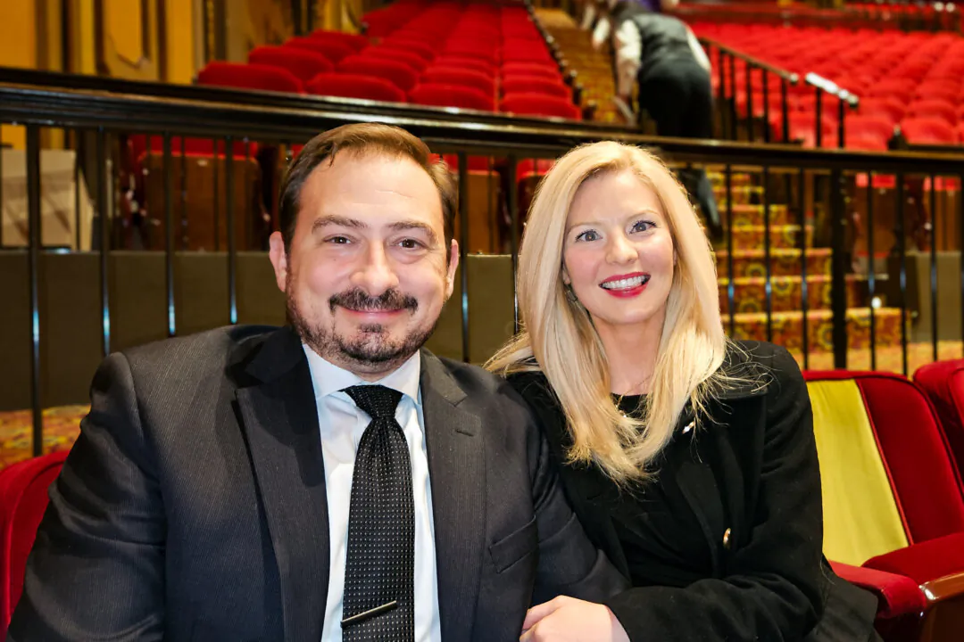 Chuck Dellick and Tracy Kelly at the Shen Yun Performing Arts performance at Ohio Theatre on March 6, 2024. (Charlie Lu/The Epoch Times)