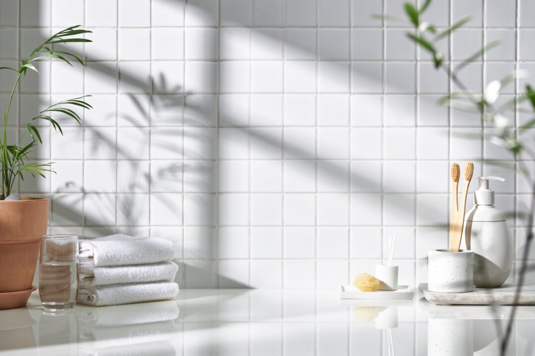 Remove Dark Mildew Stains on Grout The Epoch Times