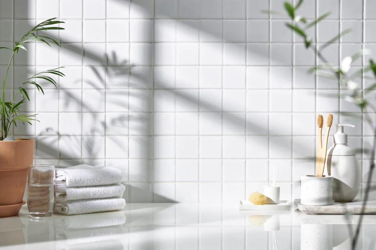 In order to minimize the future growth of mildew on the grout, take away its nutrients and moisture. (gru pictures/Shutterstock)