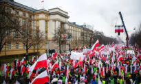 Polish Farmers Clash With Police Outside Parliament in Warsaw