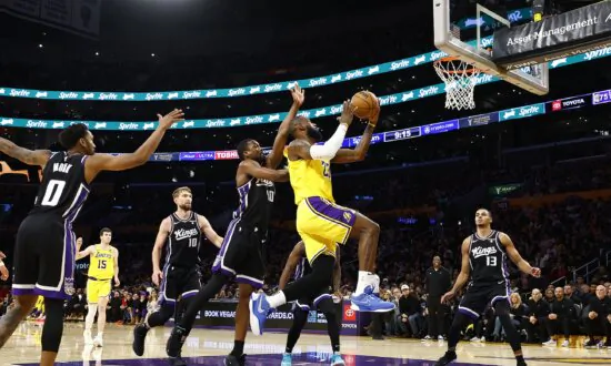 De’Aaron Fox’s 44 Lead Kings Past Lakers