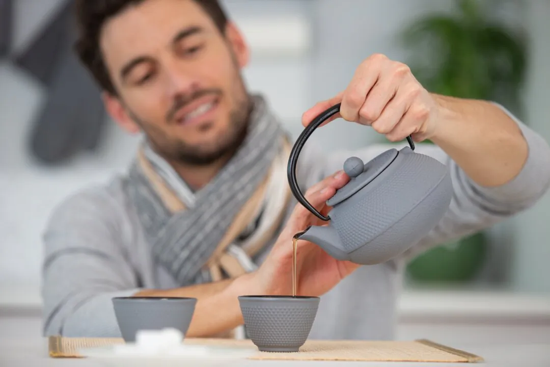 Drinking black tea can lower cortisol levels. (ALPA PROD/Shutterstock)