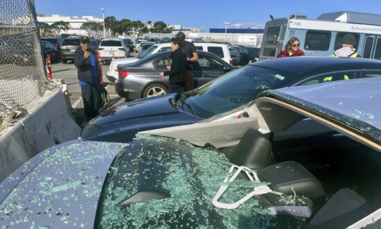 Wheel Falls Off United Airlines Boeing 777 Shortly After Takeoff in San Francisco