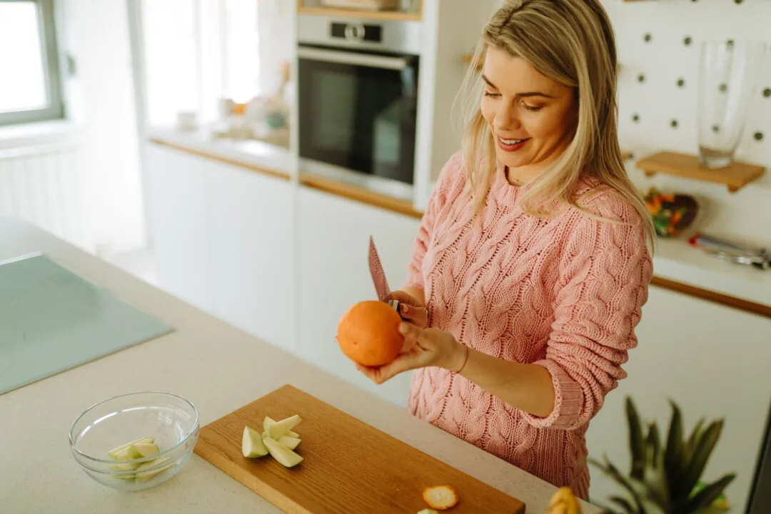 We can reduce histamine levels in the body by eating oranges or supplementing with vitamin C. (Nebojsa Tatomirov/Shutterstock)