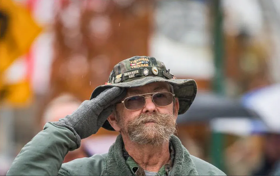 A Vietnam veteran salutes. (Master Sgt. Becky Vanshur, U.S. National Guard)