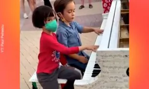 2 Talented 6-Year-Olds Play Duet on Public Street Piano
