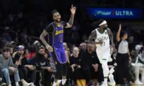 D’Angelo Russell scores 44 points in LeBron-less Lakers’ stunning 123–122 win over Bucks