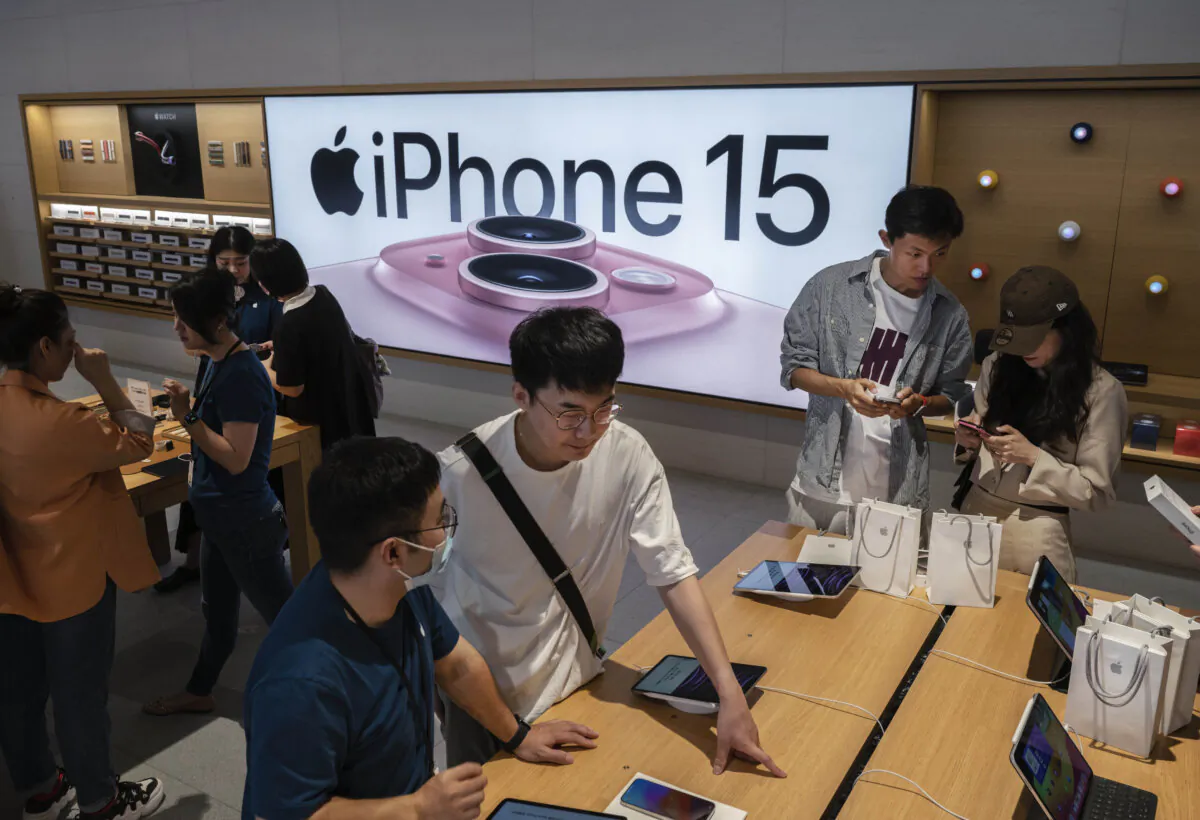 Customers at an Apple flagship store after the launch of the iPhone 15, in Beijing, China, on Sept. 22, 2023. (Kevin Frayer/Getty Images)