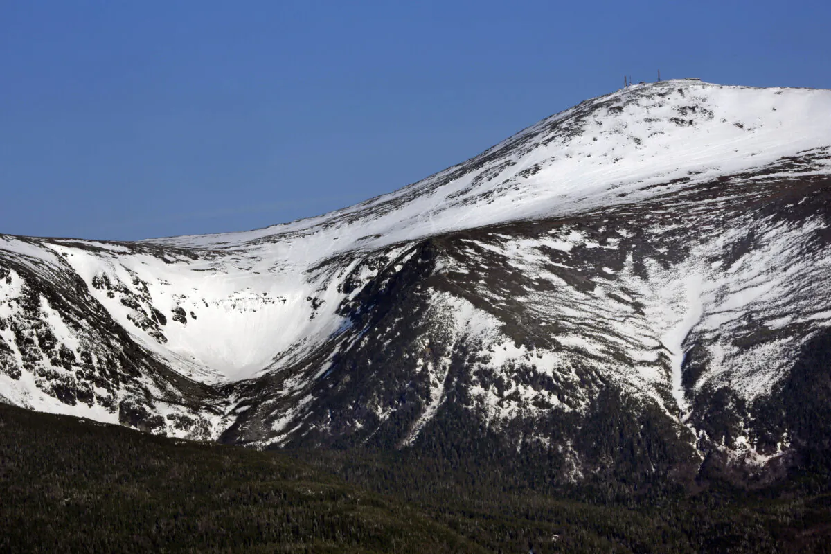 Tuckerman Ravine is seen at left, about one mile below the summit of 6,288-foot Mount Washington, in New Hampshire, on May 4, 2015. (Robert F. Bukat/AP Photoy)
