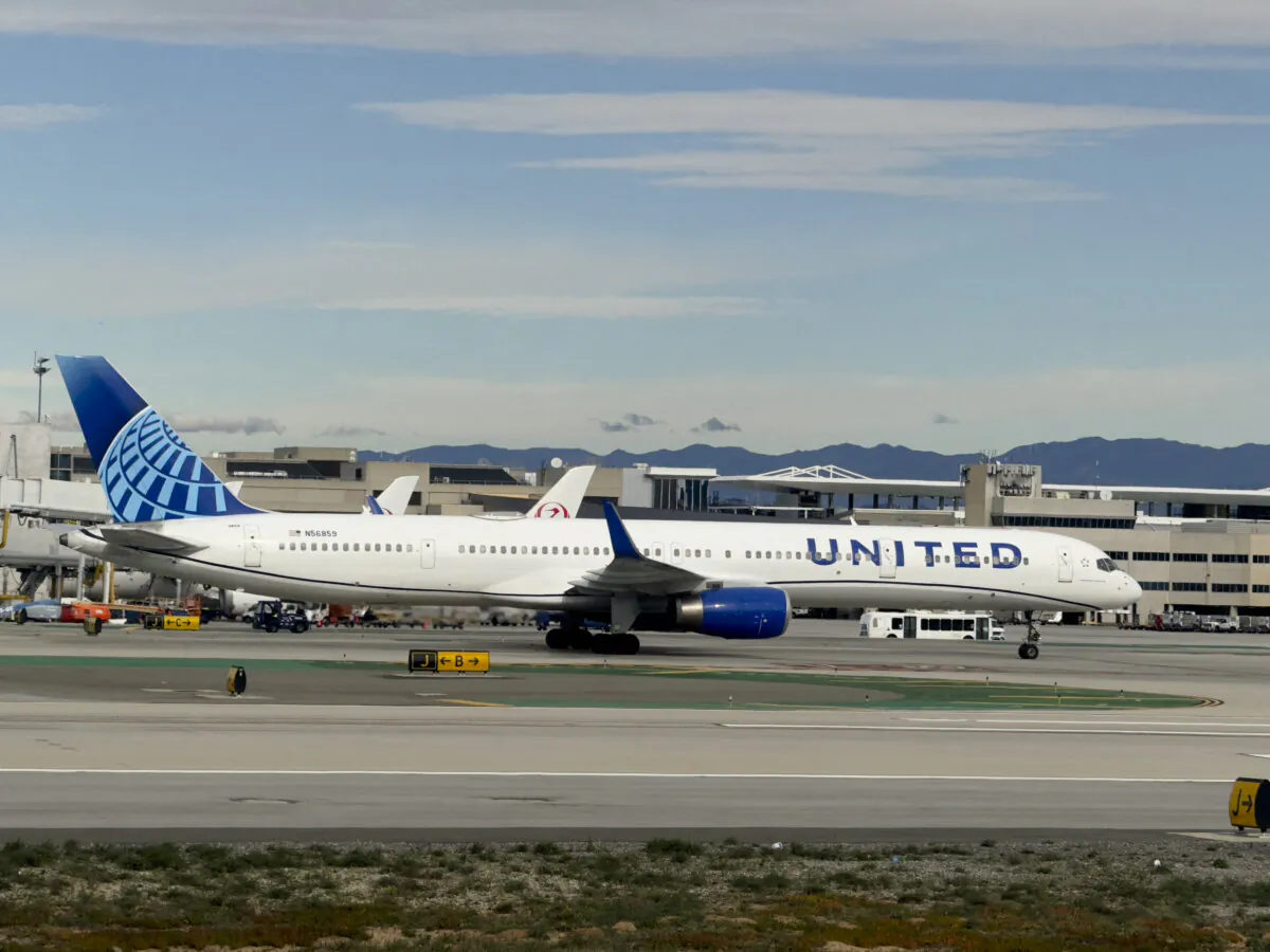 A United airlines plane taxis at Los Angeles International Airport in Los Angeles on Jan. 4, 2024. (Daniel Slim/AFP via Getty Images)