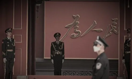 Driver Challenges Zhongnanhai, Shouting ‘Murderous CCP’ Before Being Removed by Police