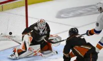 Isles Beat Ducks to Move Into Wild-Card Spot