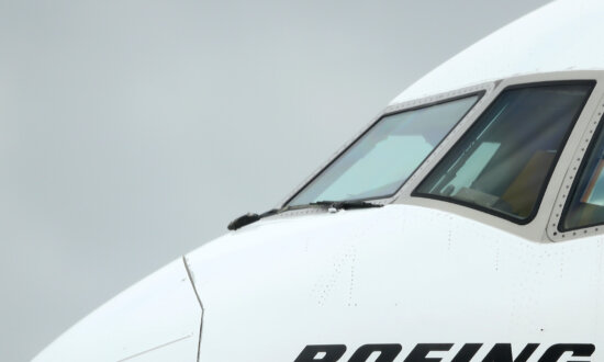 Boeing CEO Makes Emergency Exit