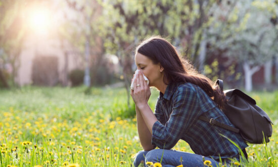 Combat the Sneezing Season With a Natural Allergy Relief Kit