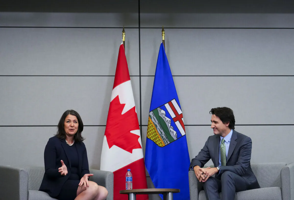 Prime Minister Justin Trudeau meets with Alberta Premier Danielle Smith as Canada's premiers meet in Ottawa on Feb. 7, 2023. (The Canadian Press/Sean Kilpatrick)