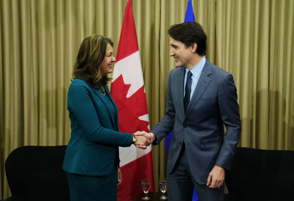 Prime Minister Justin Trudeau and Alberta Premier Danielle Smith meet in Calgary on March 13, 2024. (The Canadian Press/Todd Korol)