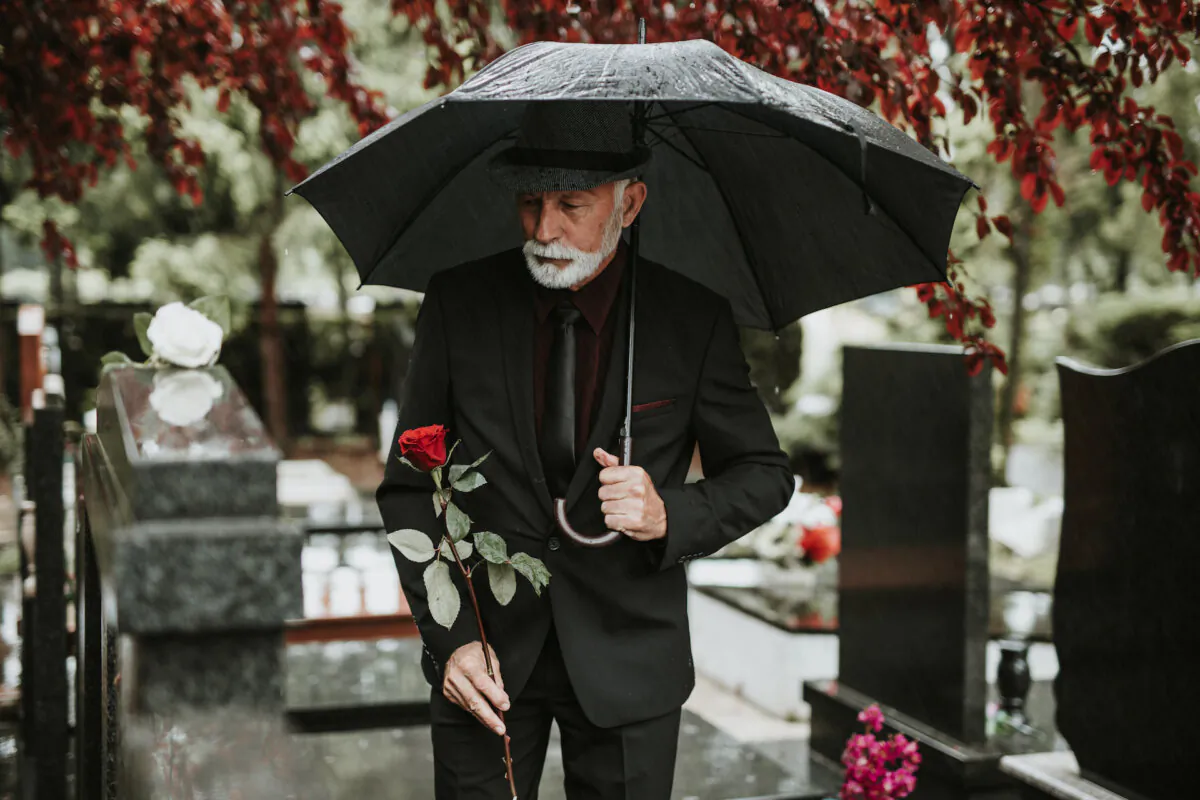 There are about 3.6 million widows getting survivor benefits but only about 170,000 widowers getting them.(hedgehog94/Shutterstock)