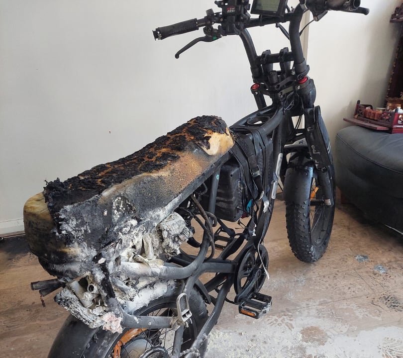 Man Climbs Over Balcony to Escape Apartment e-Scooter Battery Fire